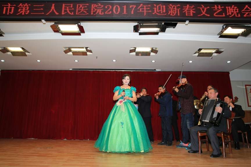 特检科表演的歌曲《军民团结一家亲》